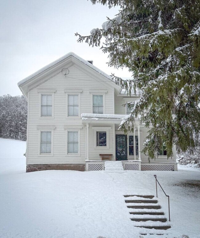 Building Photo - 1915 County Hwy 6