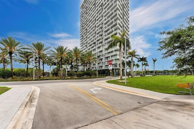 Building Photo - 2000 Metropica Wy