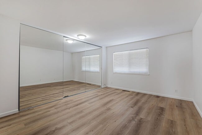 Building Photo - 652-654 Vasona Ave