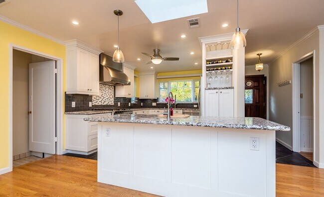 Building Photo - 15870 Orange Blossom Ln
