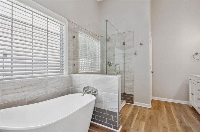 Building Photo - 2335 Winthrope Way Dr