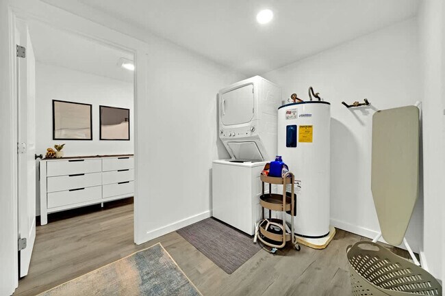 Building Photo - 5999 N Pinegrove Dr