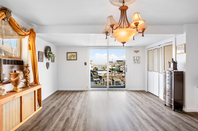 Building Photo - 1411 Cross Bay Blvd
