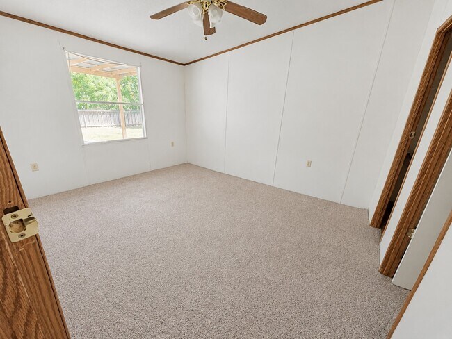 Building Photo - 120 Acorn