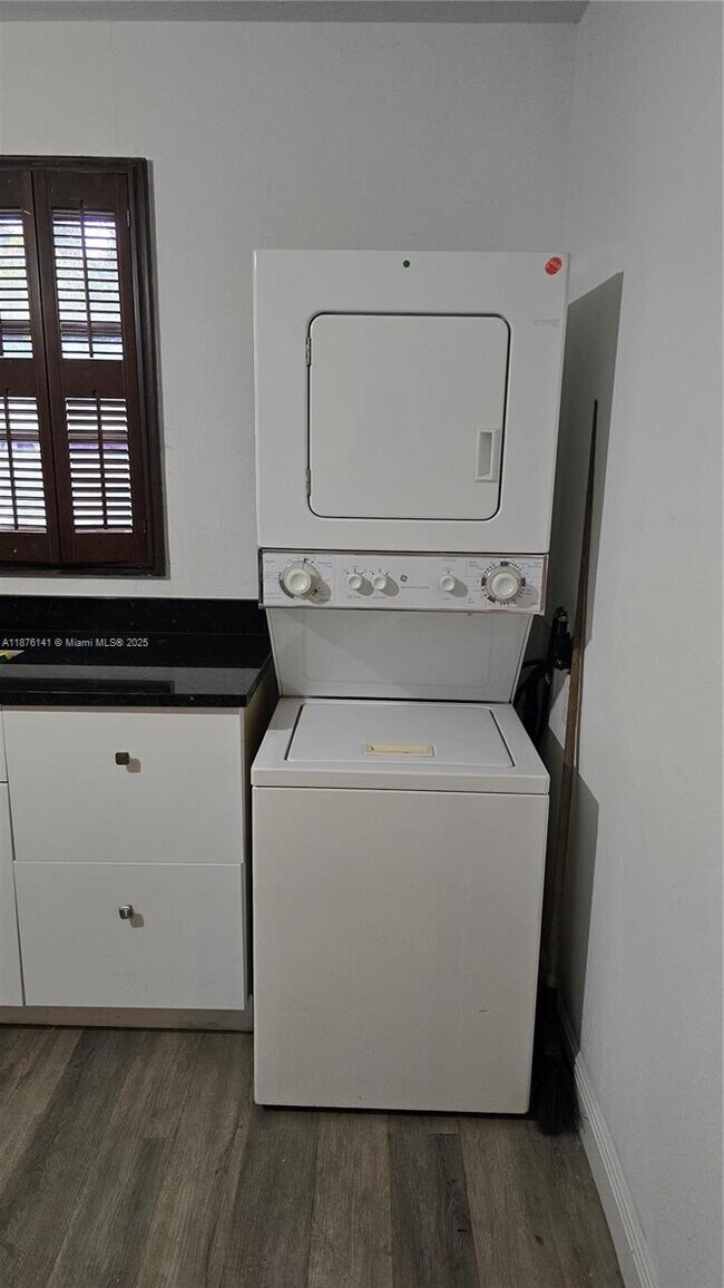 Building Photo - 15120 SW 87th Ave