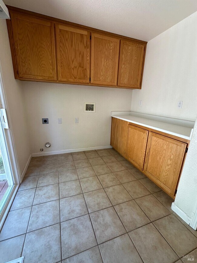 Building Photo - 366 Breeden St