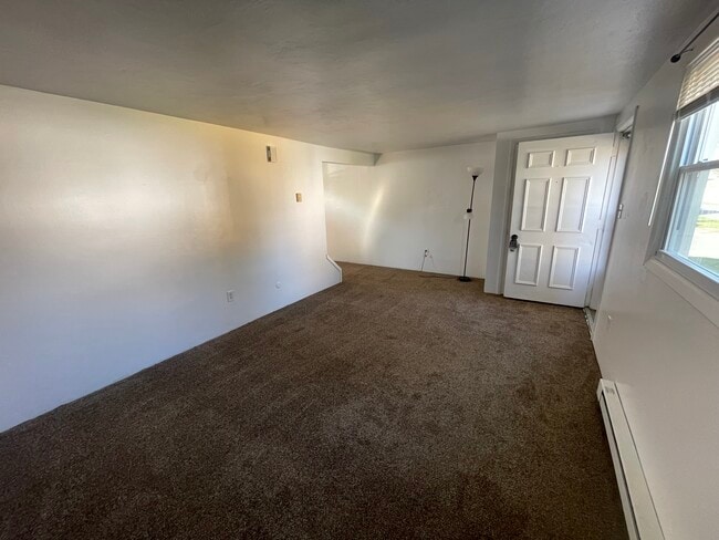 Building Photo - 305 Cherry St