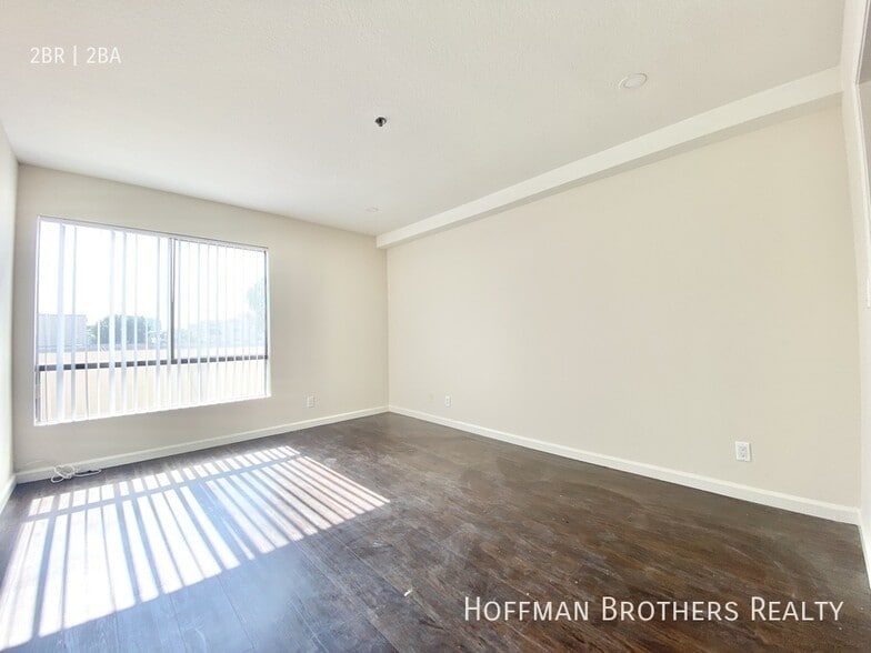 Building Photo - 8569 Burton Wy