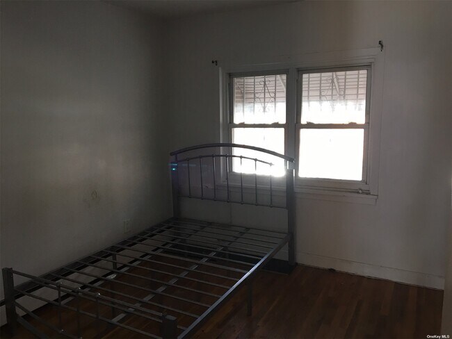 Building Photo - 43-18 Dahlia Ave