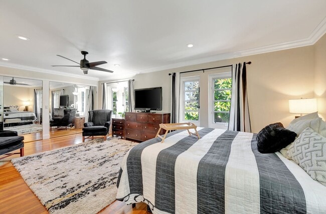 Building Photo - Luxury Bayside Living in Loma Portal with 5 bedrooms & 3 baths!