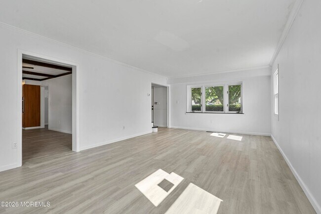 Building Photo - 8 Holton Ln