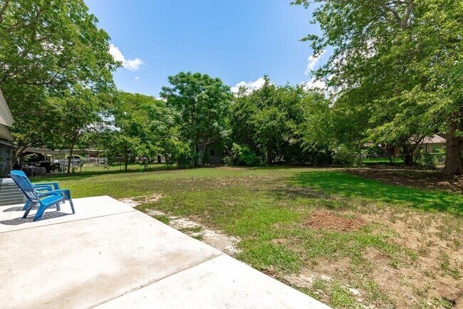 Building Photo - 1512 Luray Dr