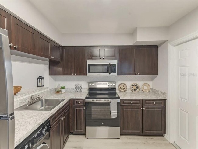 Building Photo - 121 Danube Ave
