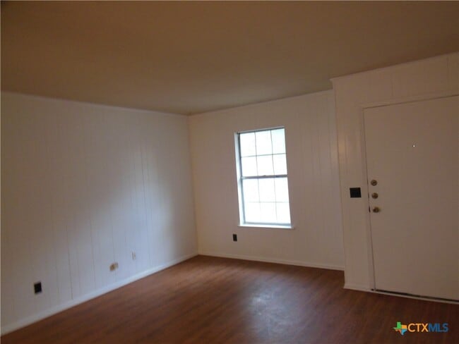 Building Photo - 507 Buttercup Ln