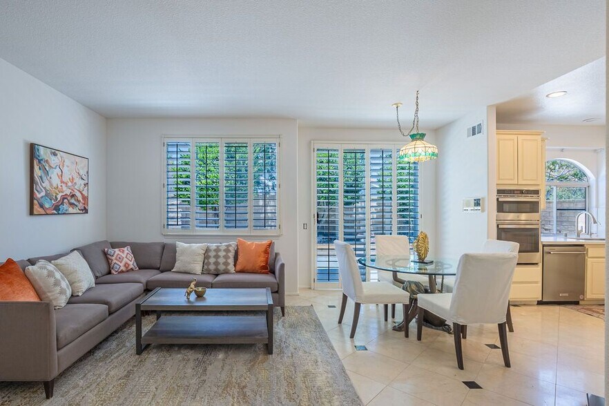 Building Photo - 1651 Fox Springs Cir