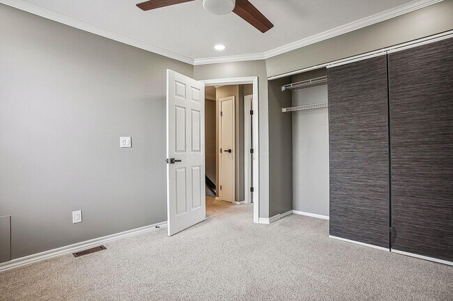 Building Photo - 4841 Stoneybrook Blvd