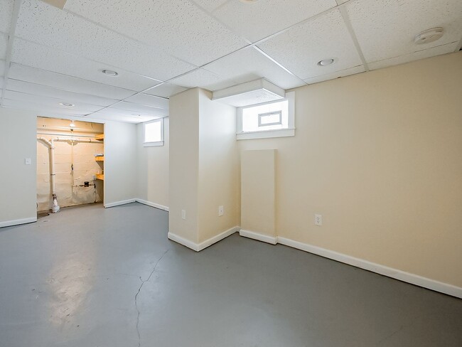 Building Photo - Charming 3 Bedroom Home Available in Quiet Pontiac Neighborhood
