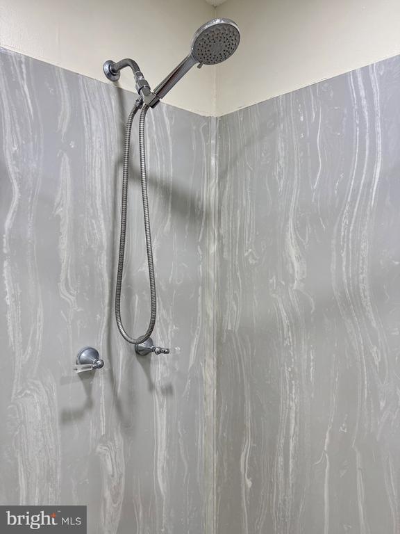 Building Photo - 401 Butternut Ct