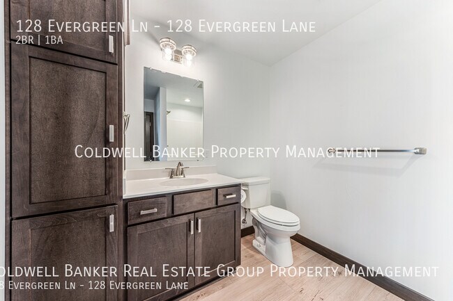 Building Photo - 128 Evergreen Ln