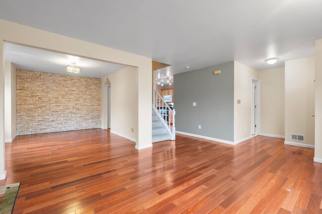Building Photo - 13 Taconic St