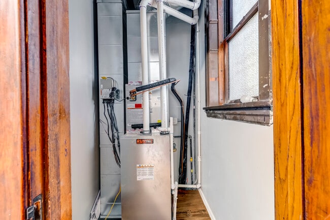 Building Photo - 2419 N Kostner Ave