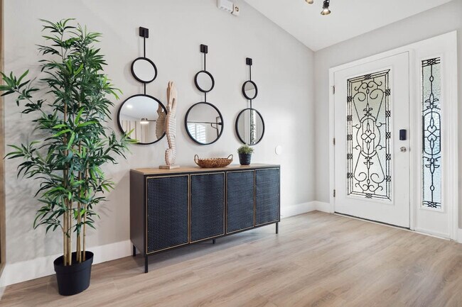 Building Photo - 6 Clinton Ct N