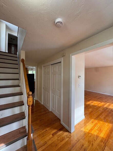 Building Photo - 118 Montclair Ave