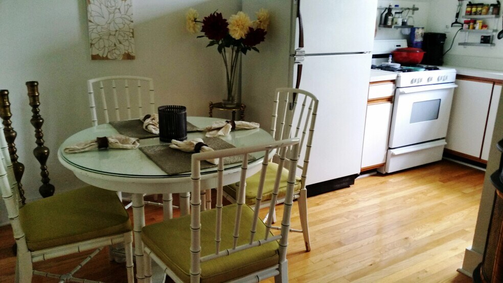 Building Photo - 76 Gertrude Pl