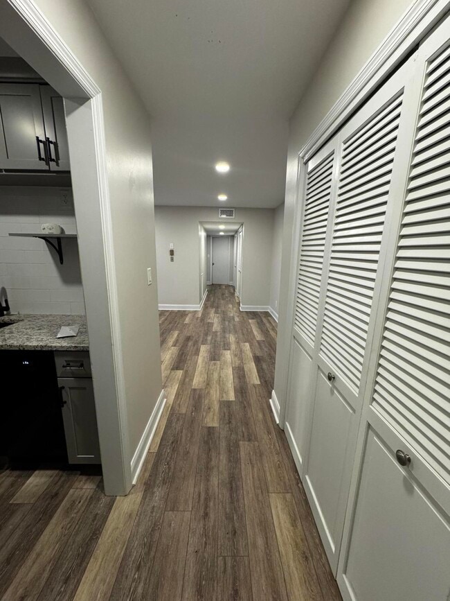 Building Photo - 175 Malabu Dr