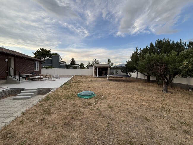 Building Photo - 11299 Woodhill Dr