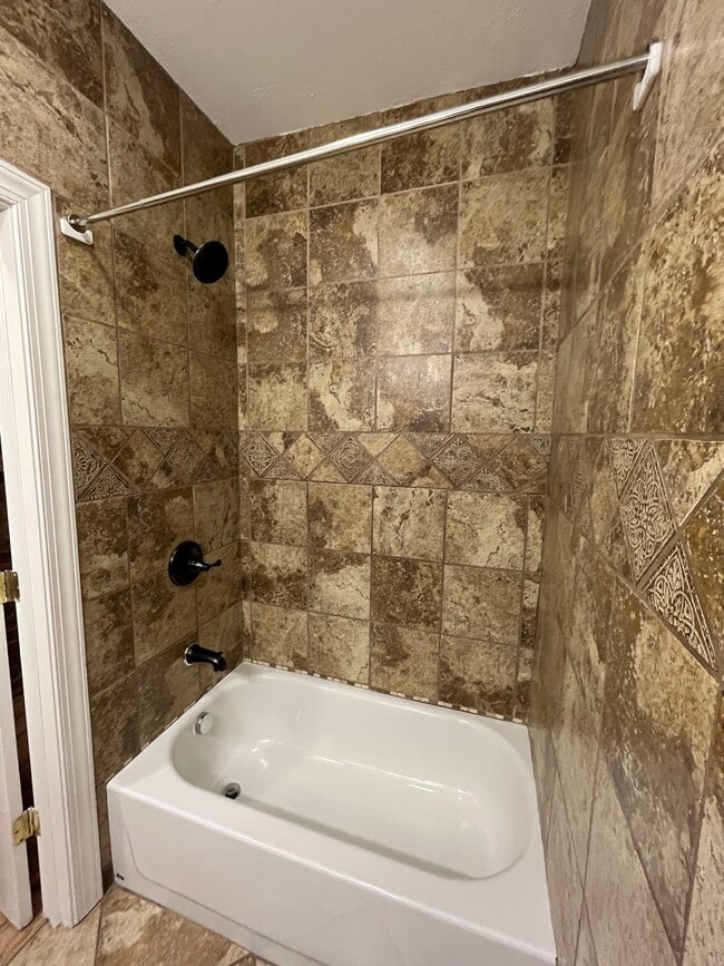 Building Photo - 185 Lodi Way