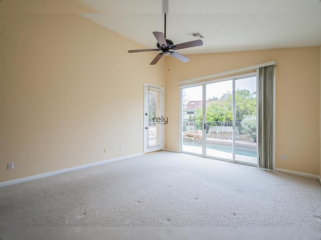 Building Photo - 4605 N Clear Creek Dr