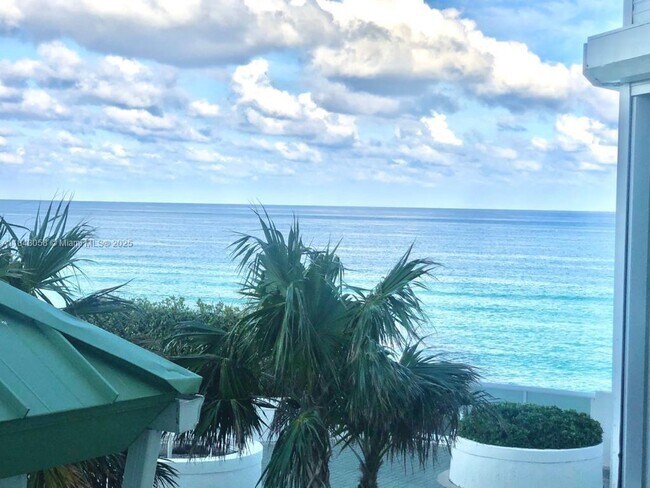 Building Photo - 16711 Collins Ave
