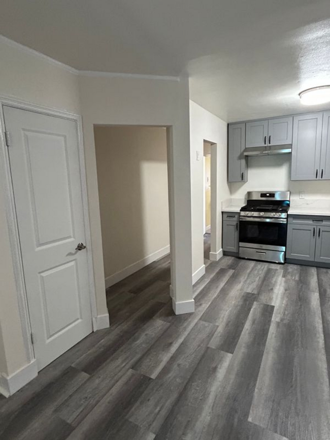 Building Photo - 1631 W 12th St