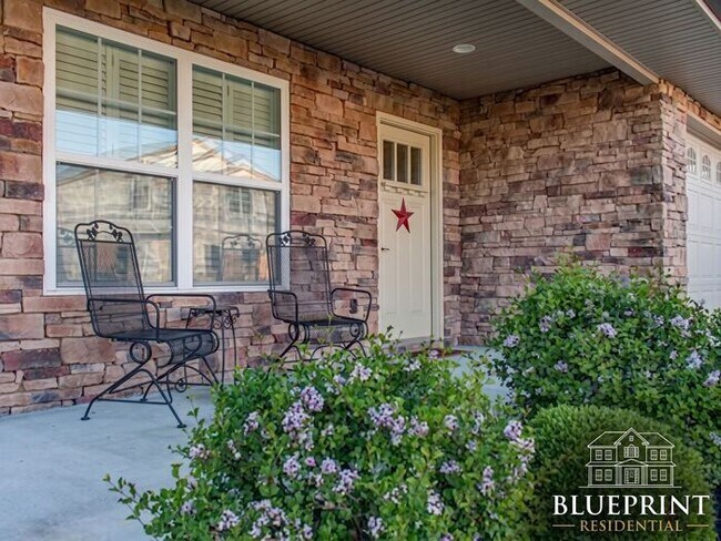 Building Photo - Quiet neighborhood, great neighbors, great ranch layout with beautiful covered back deck!