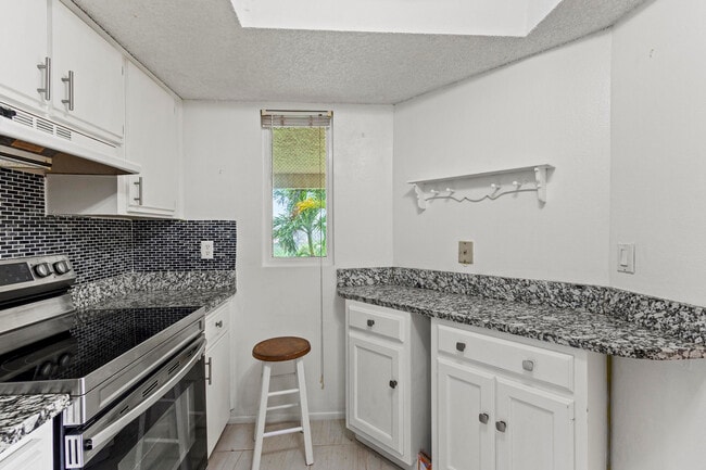 Building Photo - 1507 SE Royal Green Cir