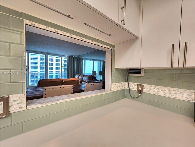 Building Photo - 3505 S Ocean Dr
