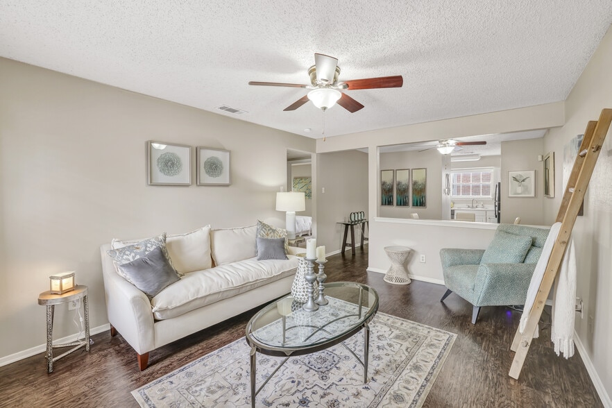 Building Photo - Creekside Village Apartments