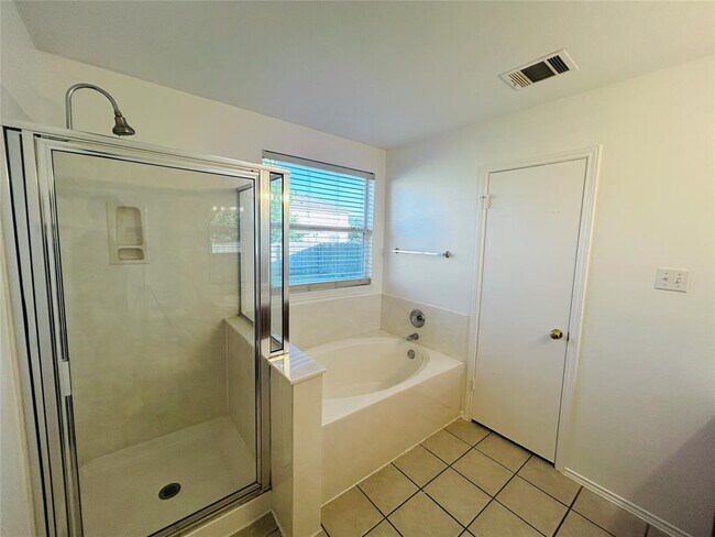 Building Photo - 600 McCarthur Dr