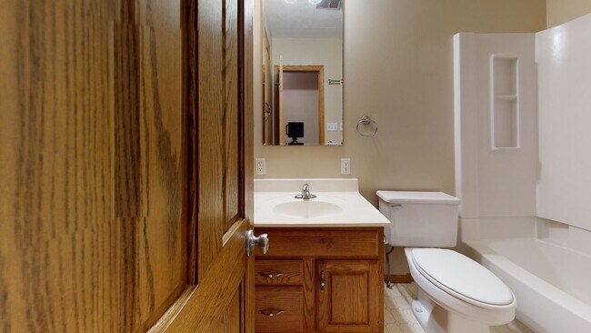 Building Photo - 3 Bedroom, 2 Bathroom House with Detached Garage