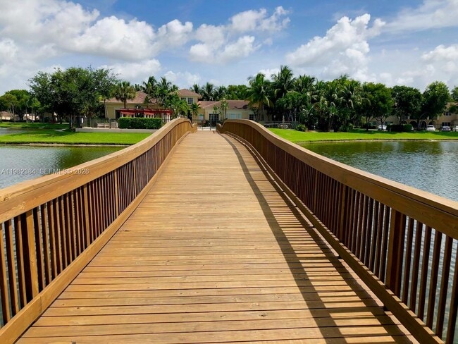 Building Photo - 2557 Centergate Dr