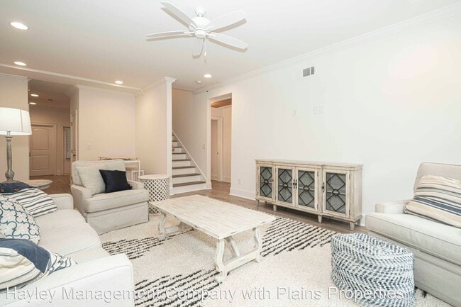 Primary Photo - 4 br, 4 bath House - 388 Sanders St.