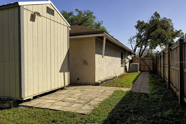 Building Photo - 1382 Hendren Dr