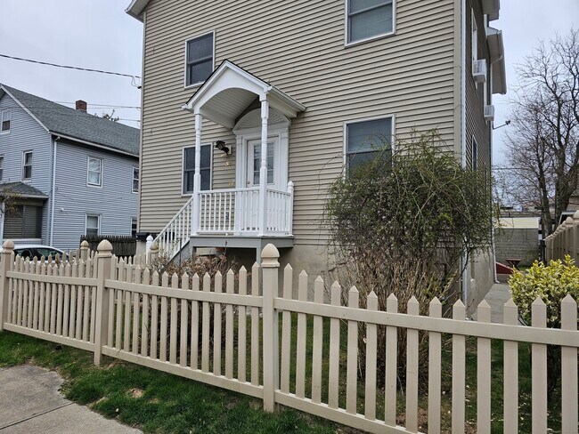 Primary Photo - 59 Harbor St