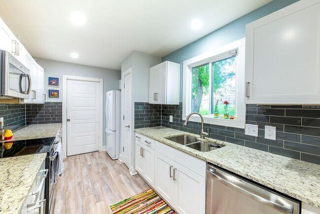 Building Photo - 4715 Carsonhill Dr