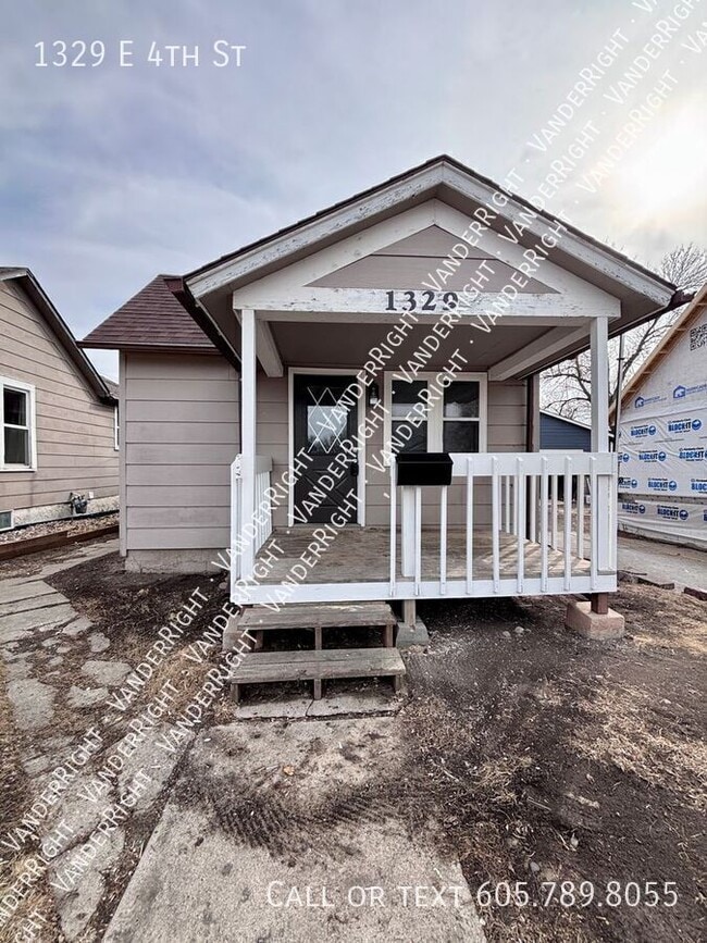 Building Photo - 1329 E 4th St