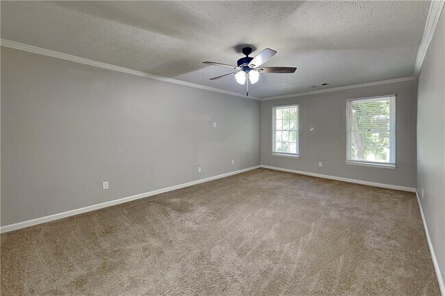 Building Photo - 9880 Lake Forest Way
