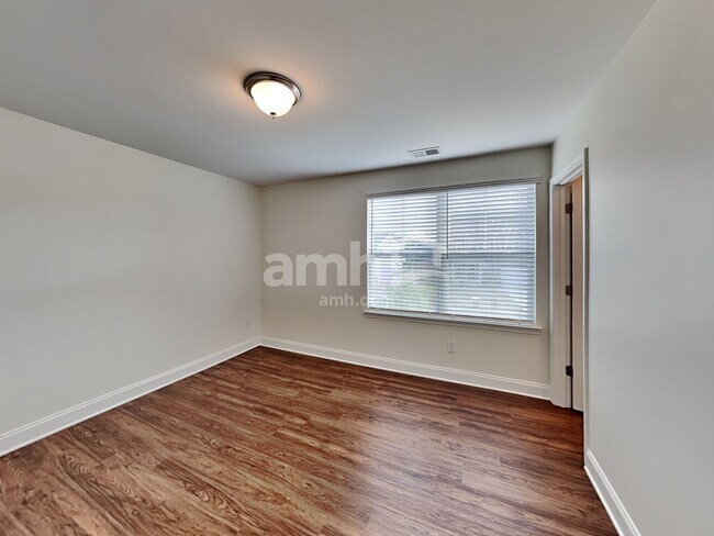 Building Photo - 5040 Hudson Vly Dr