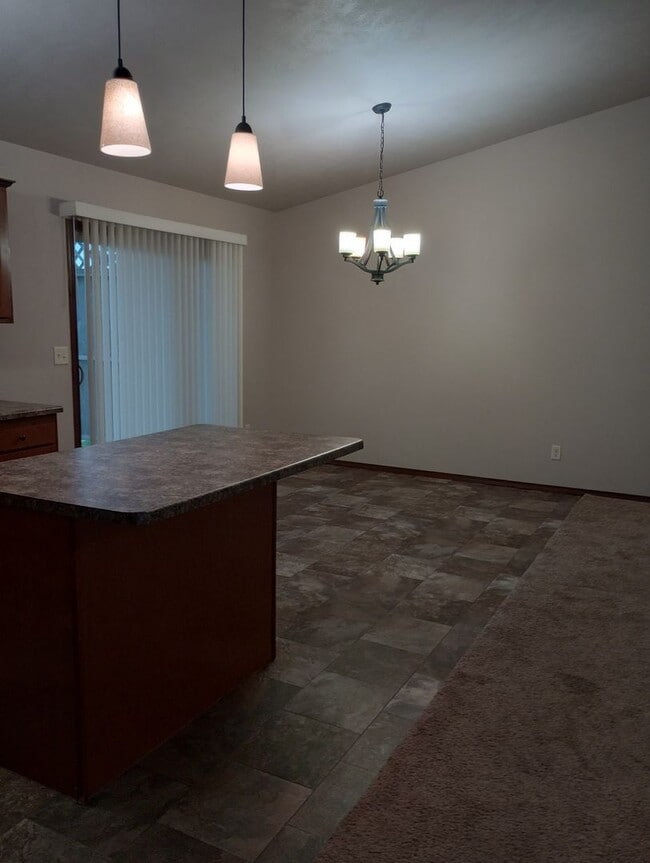 Building Photo - Two bedroom one bathroom w/ single garage