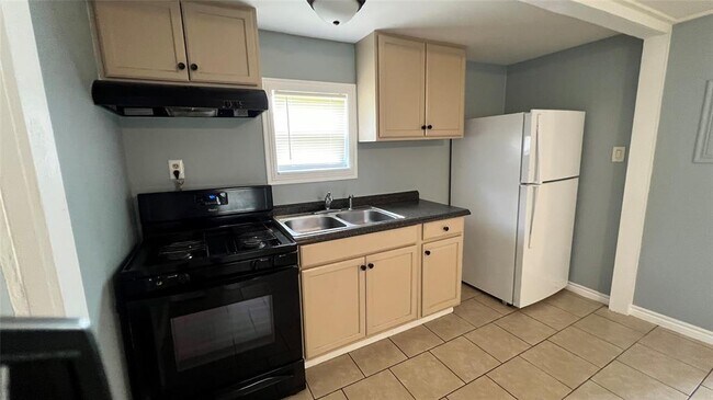 Building Photo - 25128 Faraway Ln